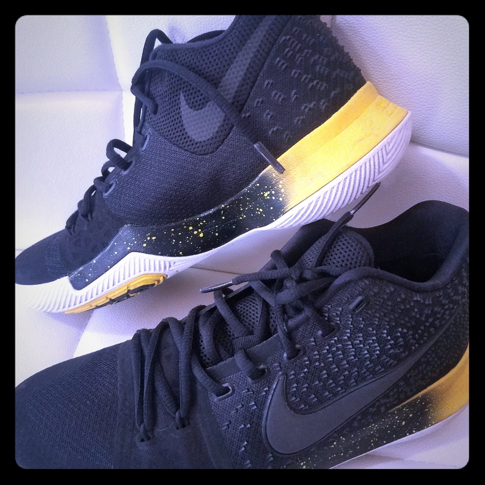 Kyrie 3s